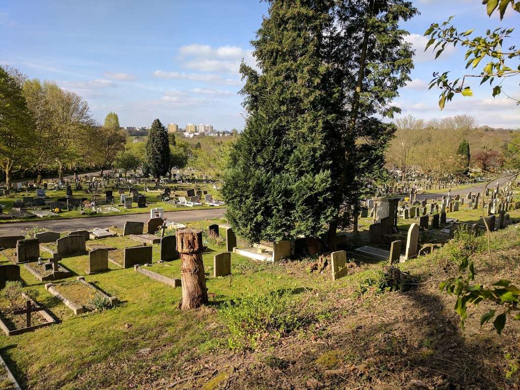 Putney Vale Cemetery and Crematorium | Stag Ln, Wimbledon, London SW15 3DZ, UK | Phone: 020 3959 0090