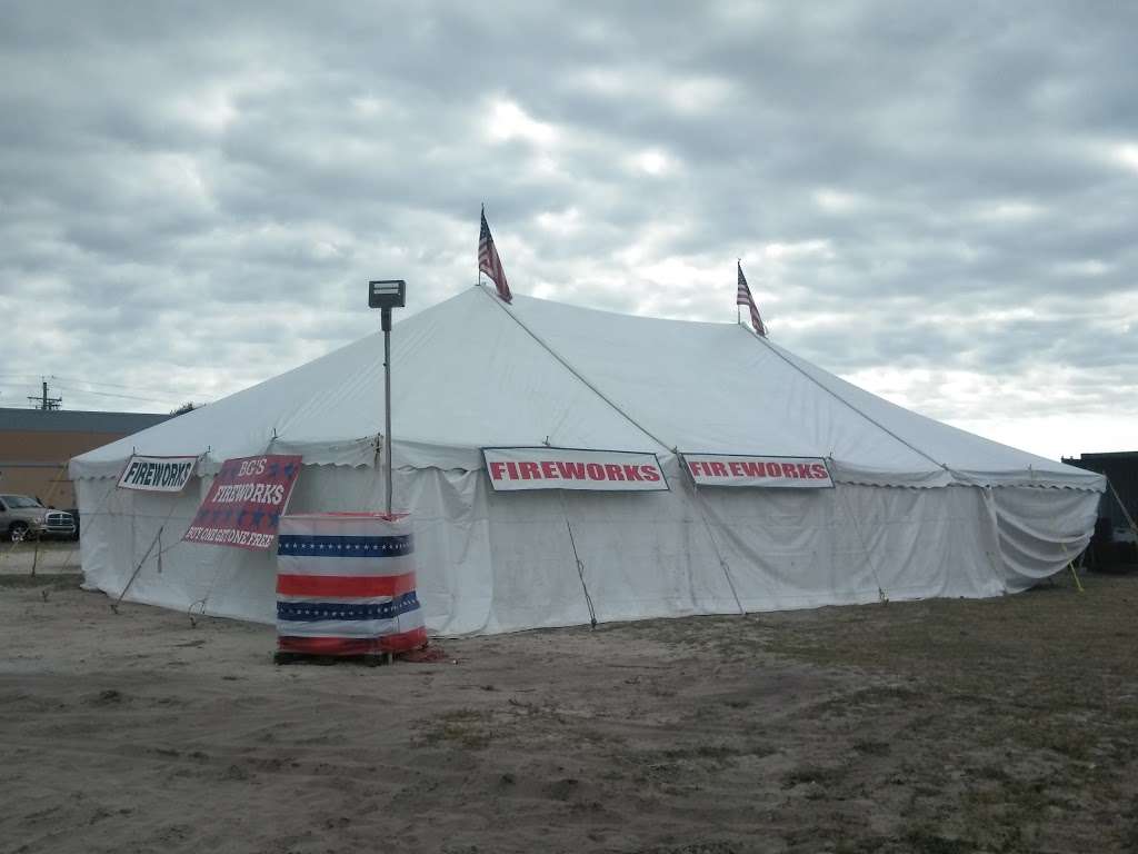 WinterHaven FireWork Tent | 0 W Lake Ruby Dr, Winter Haven, FL 33884, USA | Phone: (863) 899-1959