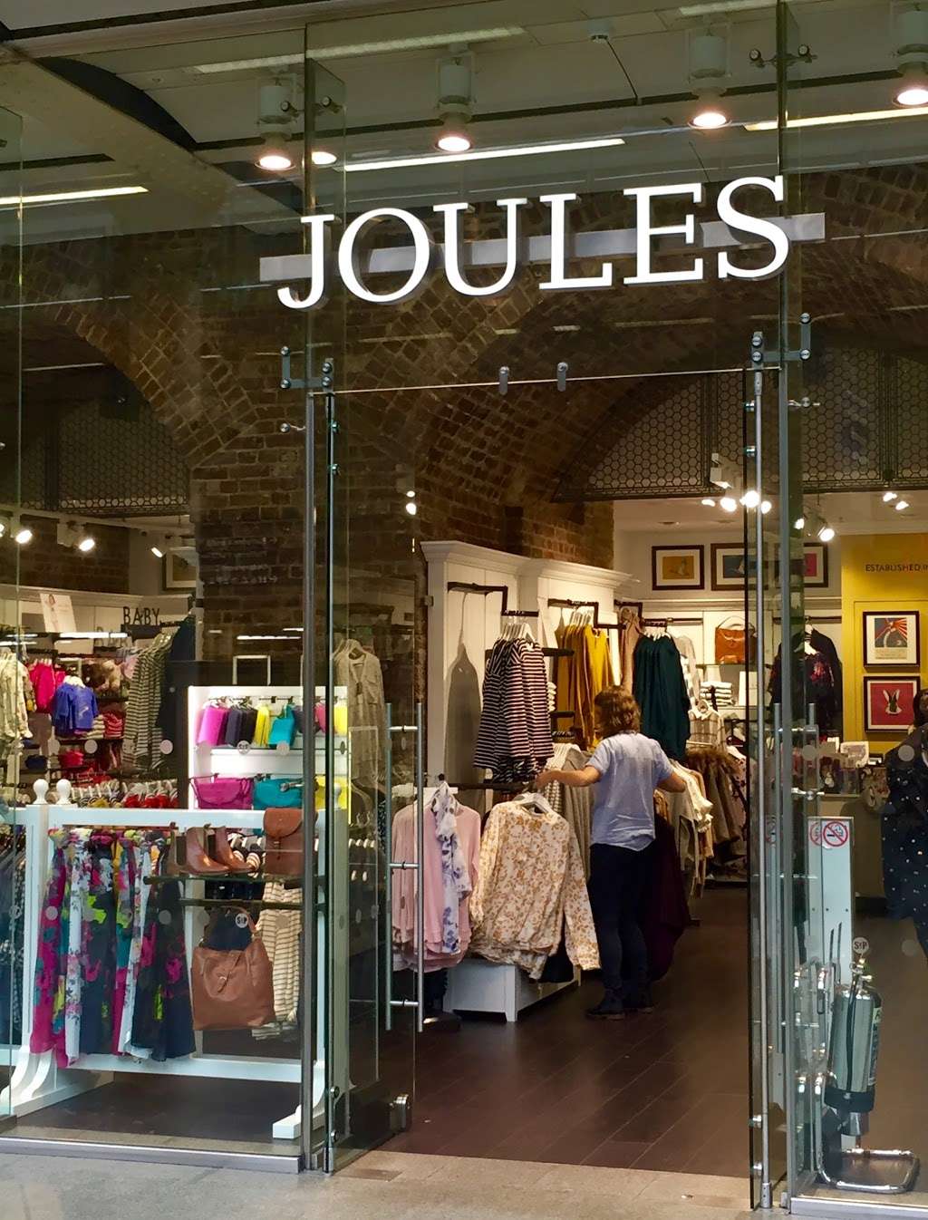 Joules | Unit 12, St Pancras International Station, Kings Cross, London N1C 4QL, UK | Phone: 020 3490 3908