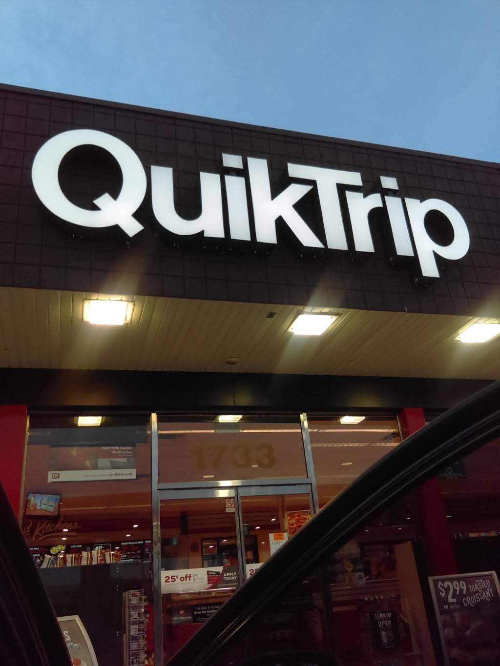 QuikTrip | 1733 S Greenfield Rd, Mesa, AZ 85206, USA | Phone: (480) 633-0800