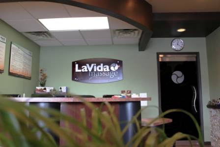 LaVida Massage of Bloomfield Township | 3617 W Maple Rd, Bloomfield Twp, MI 48301, USA | Phone: (248) 258-1111