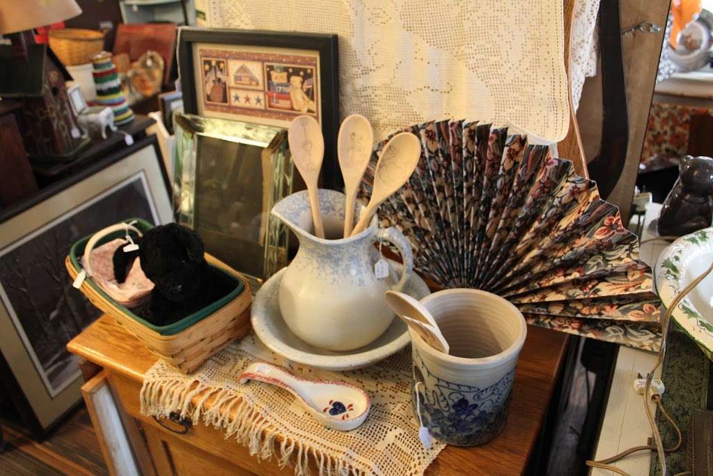 A Find in Time Antiques & Collectibles | 17 W Main St, Strasburg, PA 17579, USA | Phone: (610) 724-0147