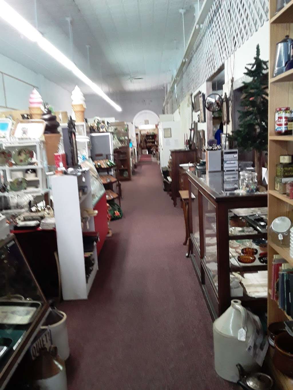 Glass Cupboard Antique Mall | 115 E Main St, Knightstown, IN 46148, USA | Phone: (765) 345-7572