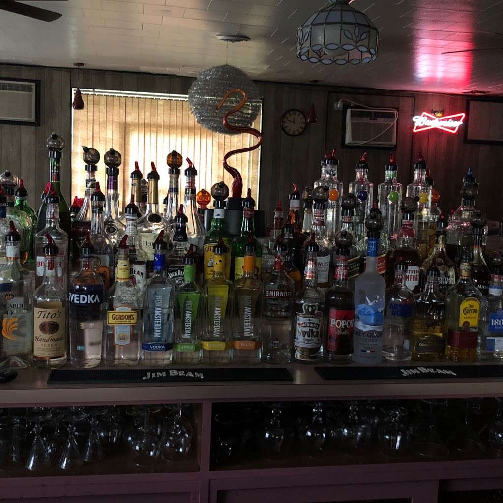 TOWNSEND TAVERN & LIQUOR | 4035 Dupont Pkwy, Townsend, DE 19734, USA | Phone: (302) 378-2855