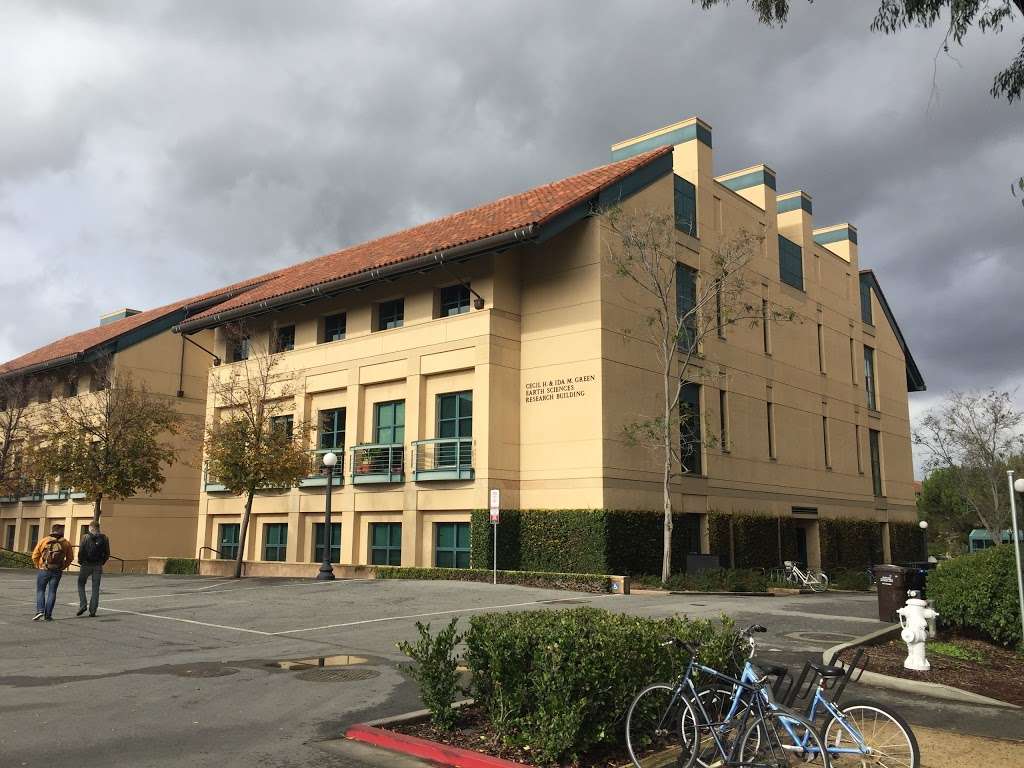 McCullough Building | Stanford, CA 94305, USA | Phone: (650) 725-1575