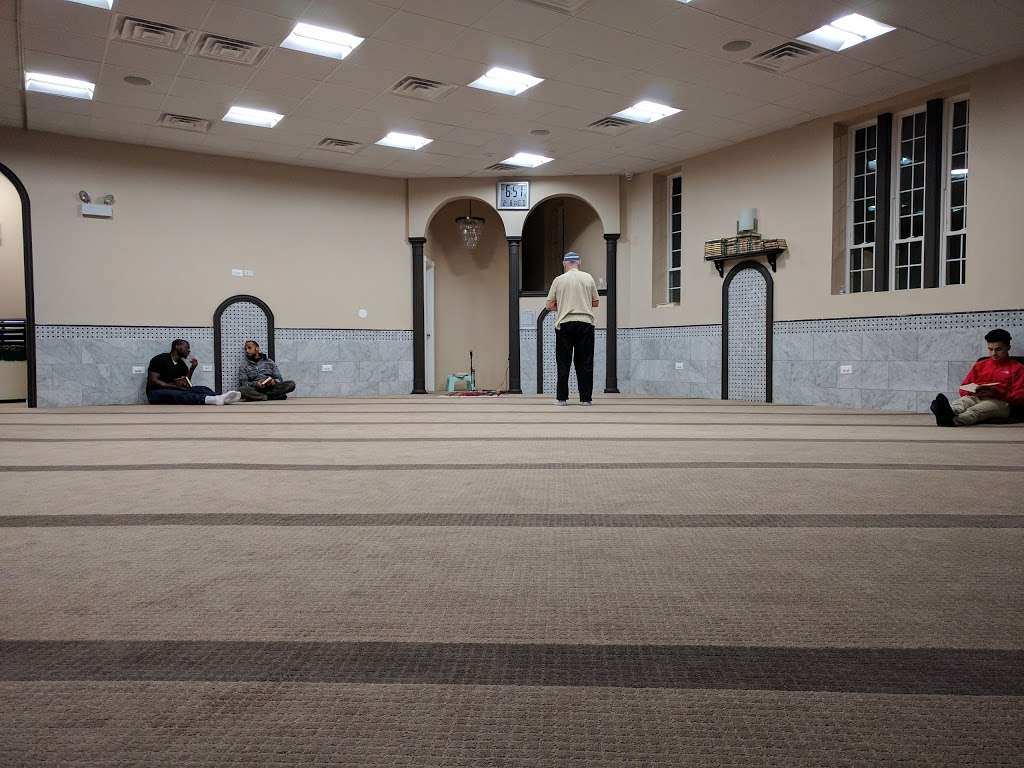 Masjid Darul-Quran | 2514 W Thorndale Ave, Chicago, IL 60659, USA | Phone: (773) 681-0801