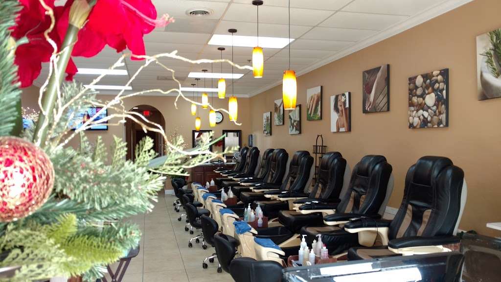 T & T Nails Spa | Lockwood Village Shopping Center, 1011 Lockwood Blvd, Oviedo, FL 32765, USA | Phone: (407) 977-0600