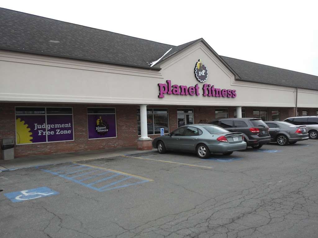 Planet Fitness | 1901 E 37th Ave, Hobart, IN 46342, USA | Phone: (219) 940-3956