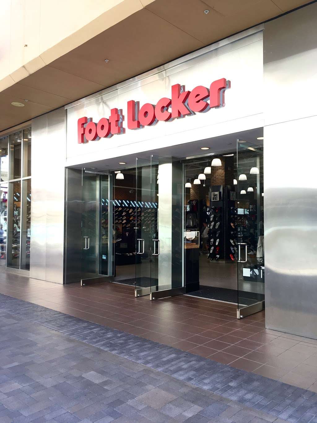 House of Hoops by Foot Locker | 7007 Friars Rd Space 213, San Diego, CA 92108, USA | Phone: (619) 296-1657