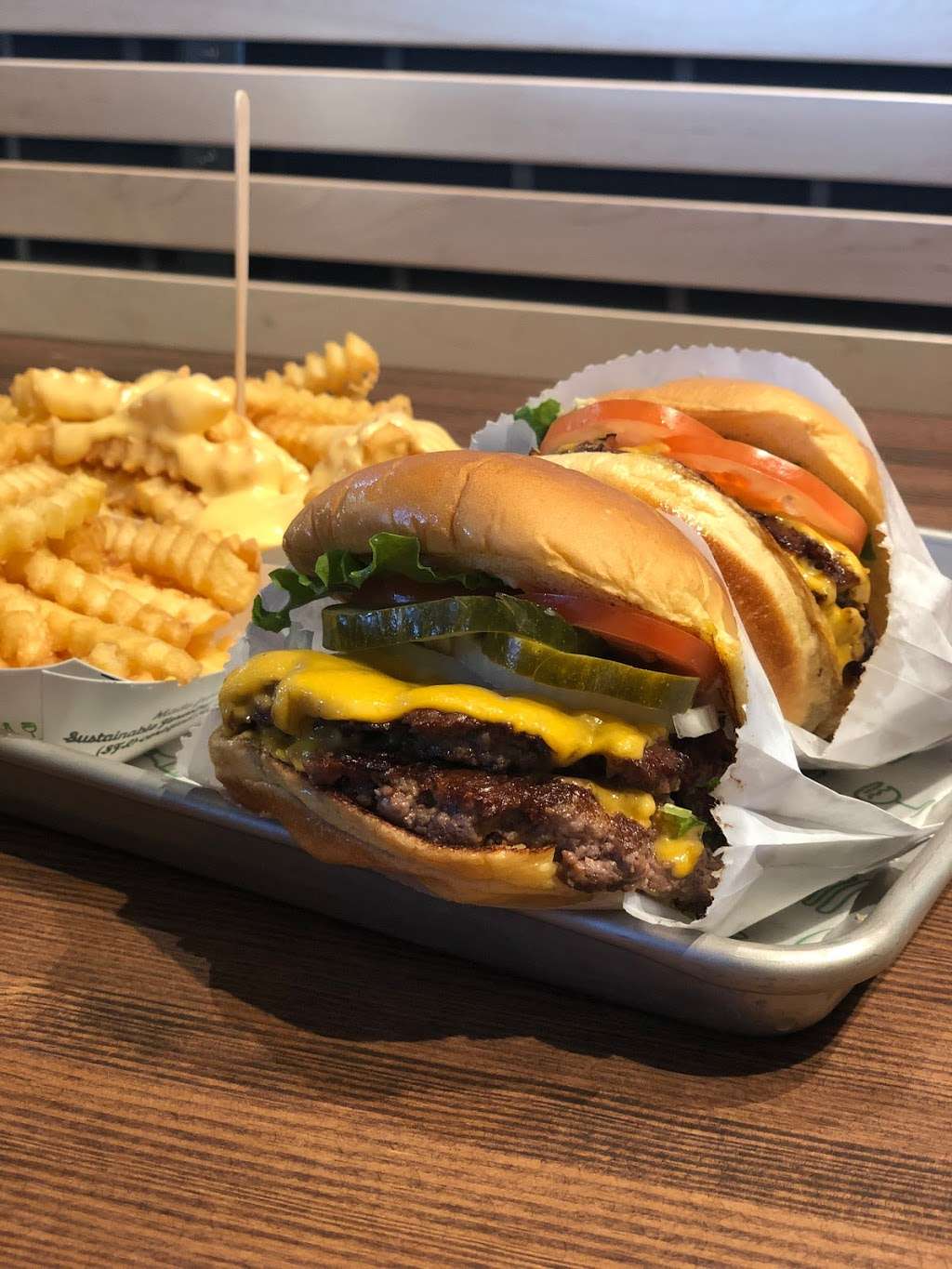 Shake Shack | 120 Promenade Way Suite A, Thousand Oaks, CA 91362, USA | Phone: (805) 309-5941