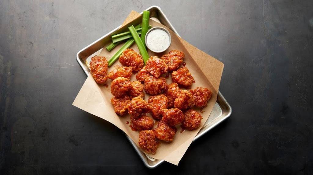 Buffalo Wild Wings | 2055 Badlands Dr, Brandon, FL 33511, USA | Phone: (813) 571-1045