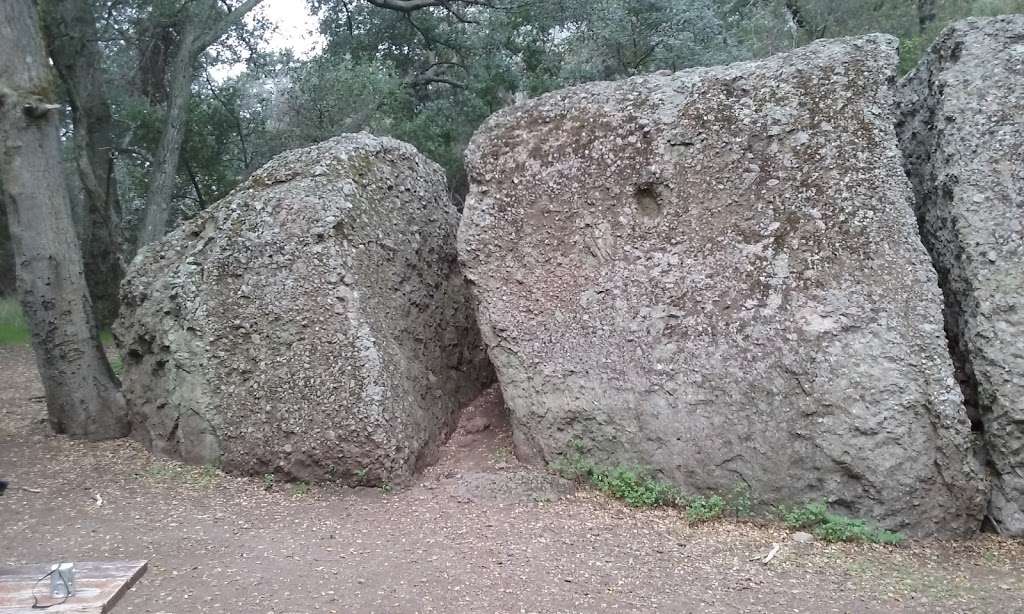 Split Rock | Mishe Mokwa Trail, Westlake Village, CA 91361, USA