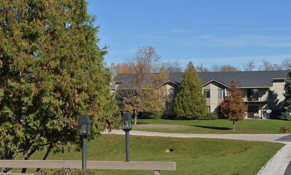 Parquelynn Village Apartments | 4703 Vista Park Ct, Nashotah, WI 53058, USA | Phone: (262) 361-3503