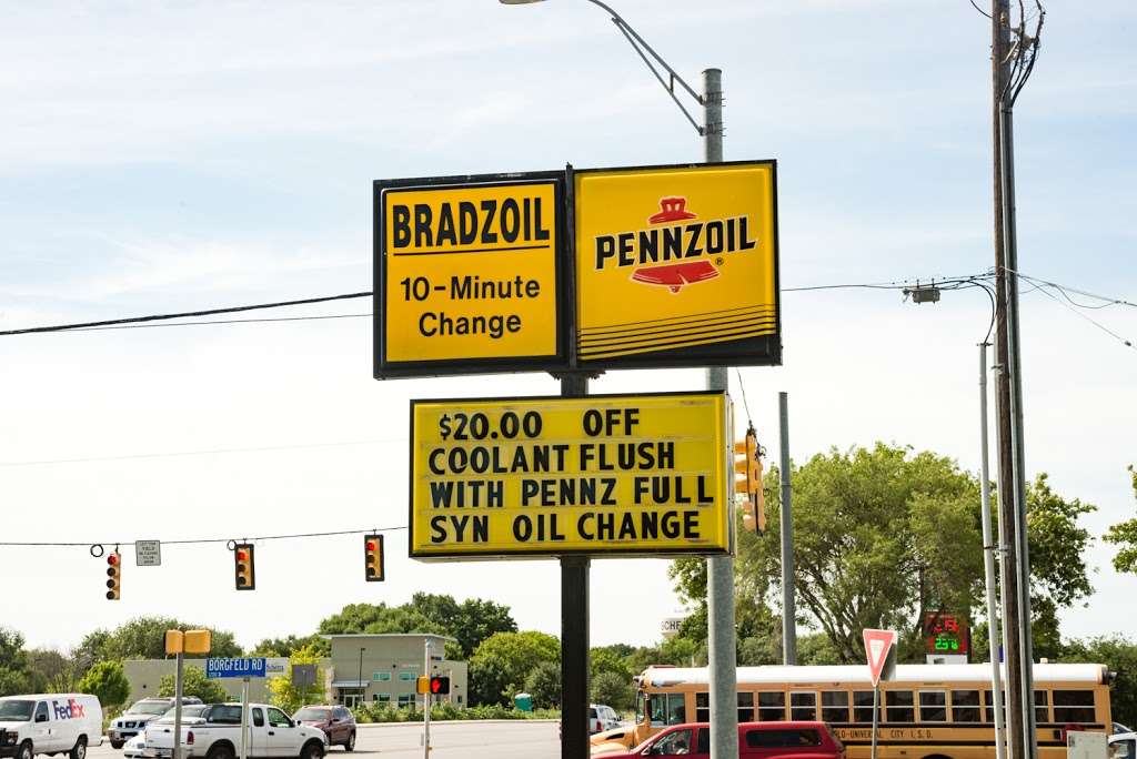 Bradzoil Ten-Minute Change | 1190 Borgfeld Rd, Schertz, TX 78154, USA | Phone: (210) 566-1077