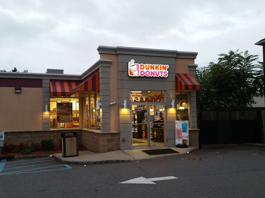 Dunkin | 216 County Ave, Secaucus, NJ 07094, USA | Phone: (201) 863-2001