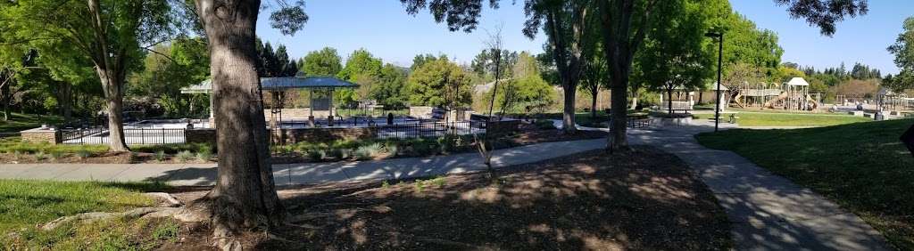 Livorna Park | Livorna Rd & Miranda Avenue, Alamo, CA 94507, USA | Phone: (925) 313-2170