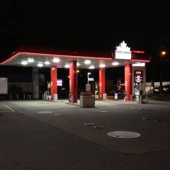 Petro-Canada & Car Wash | 1915 Front St W, Windsor, ON N9J 2B8, Canada | Phone: (519) 734-7774