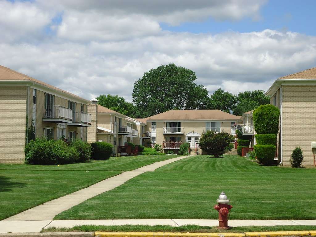 Continental Garden Apartments | 33 Willow Dr, Ocean Township, NJ 07712, USA | Phone: (732) 493-4000