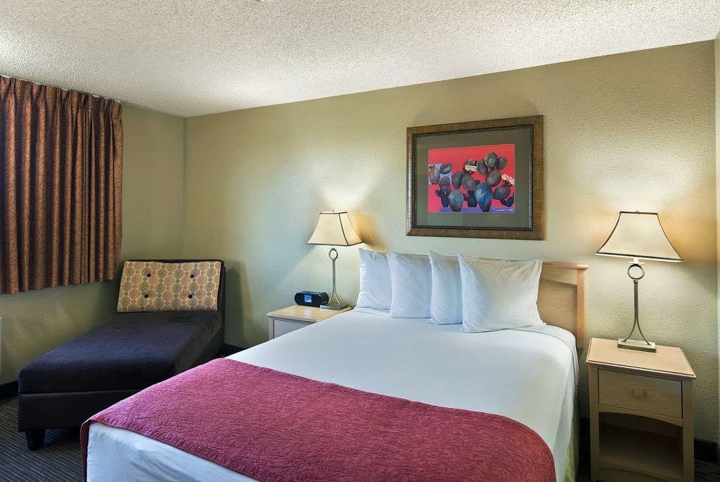 Oxford Suites Lancaster | 1651 W Ave K, Lancaster, CA 93534, USA | Phone: (661) 949-3423