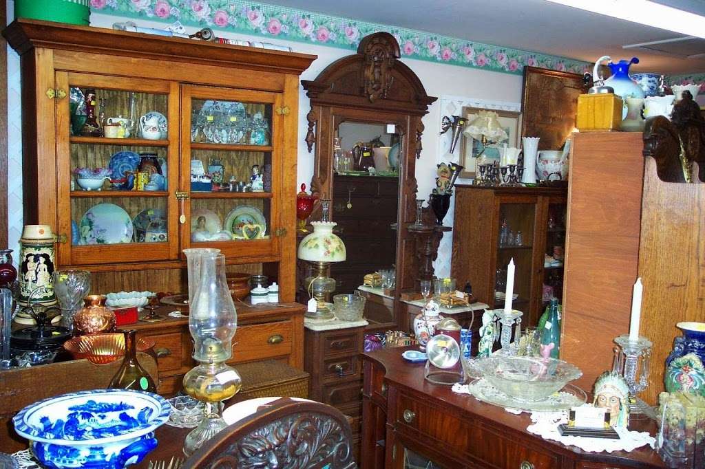 Christophers Antiques | 8521 Chestnut Ave, Bowie, MD 20715, USA | Phone: (301) 262-1299