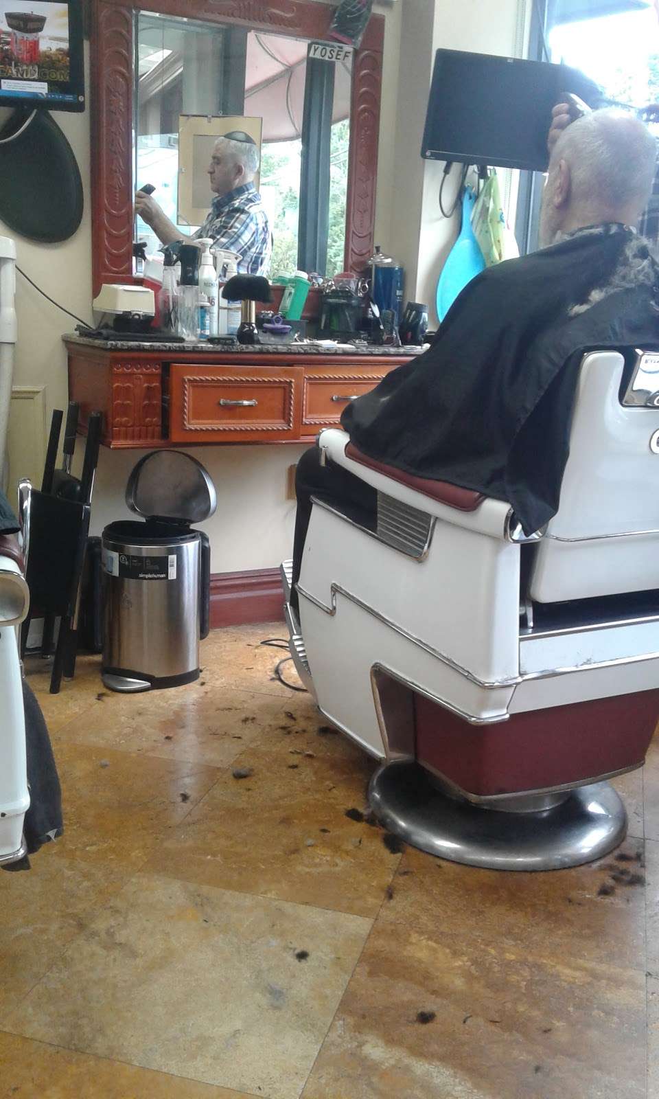 Rubens Barber Shop | 710 W Broadway, Woodmere, NY 11598, USA | Phone: (516) 374-4421