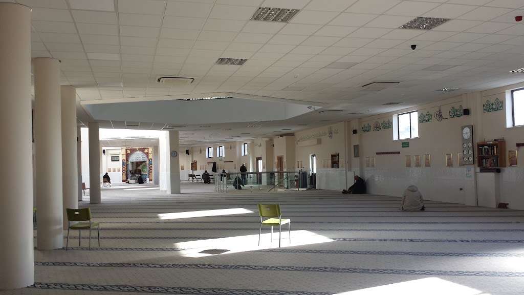 Brent Central Mosque | Lennon Rd, London NW2 4PU, UK | Phone: 020 8450 1986