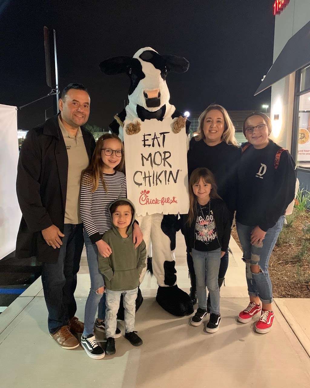 Chick-fil-A | 1150 W Renaissance Pkwy, Rialto, CA 92376, USA | Phone: (909) 301-4715