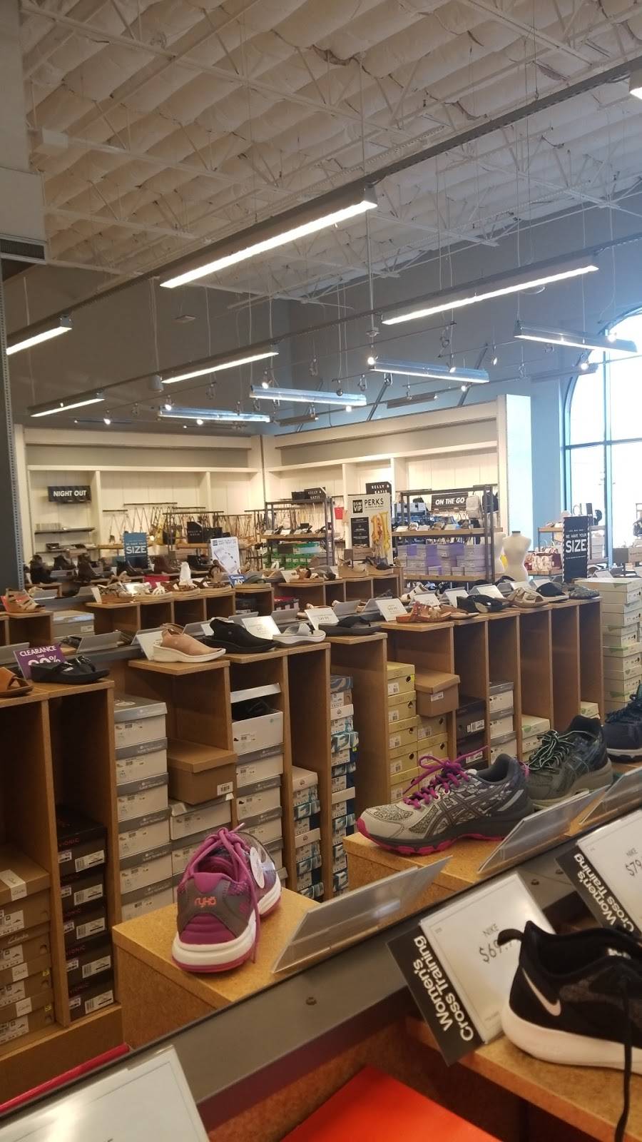 DSW Designer Shoe Warehouse | 10540 Stockdale Hwy, Bakersfield, CA 93311, USA | Phone: (661) 473-2045