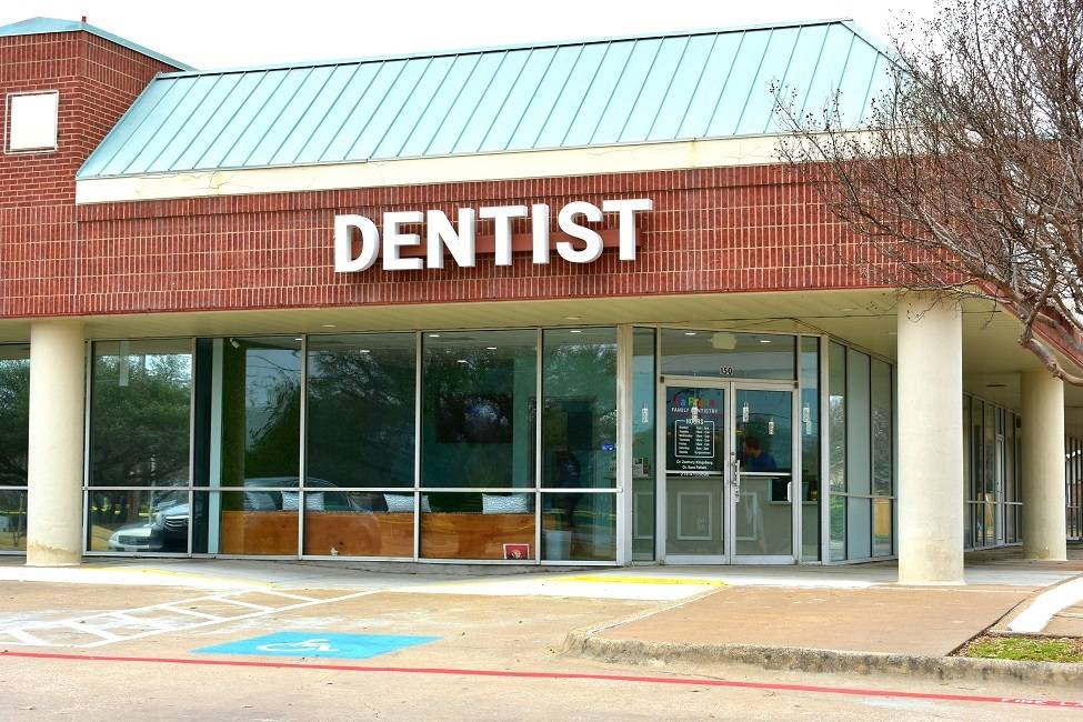 La Prada Family Dentistry | 565 W Oates Rd #150, Garland, TX 75043, USA | Phone: (214) 473-5696