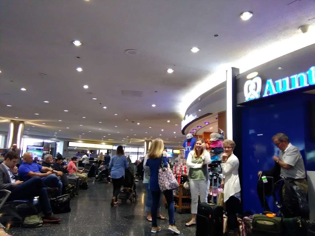 Auntie Annes Pretzels | Newark Liberty International Airport (EWR), Terminal A, Newark, NJ 07114, USA