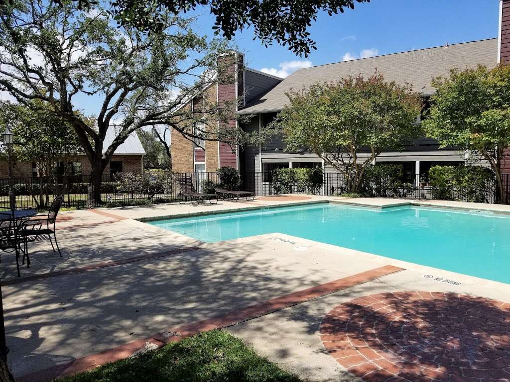 Silver Oaks Apartments | 7585 Ingram Rd, San Antonio, TX 78251, USA | Phone: (210) 706-3000