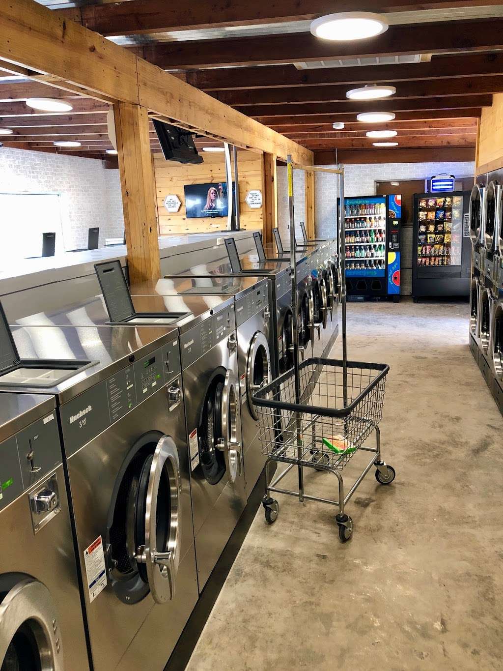 Hang N’ Dry Laundromat | 8820 TX-35, Van Vleck, TX 77482, USA | Phone: (979) 464-9122