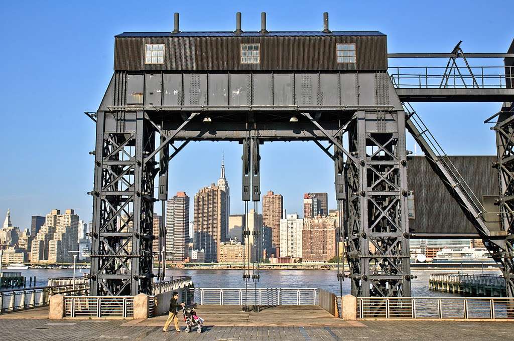 Gantry Plaza State Park | 4-09 47th Rd, Long Island City, NY 10007, USA | Phone: (718) 786-6385