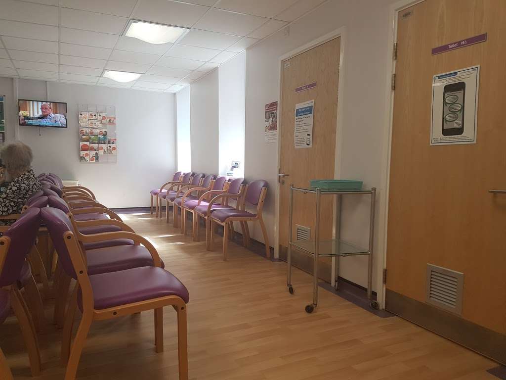 Purley War Memorial Hospital | 856 Brighton Rd, Purley CR8 2YL, UK | Phone: 020 8401 3000