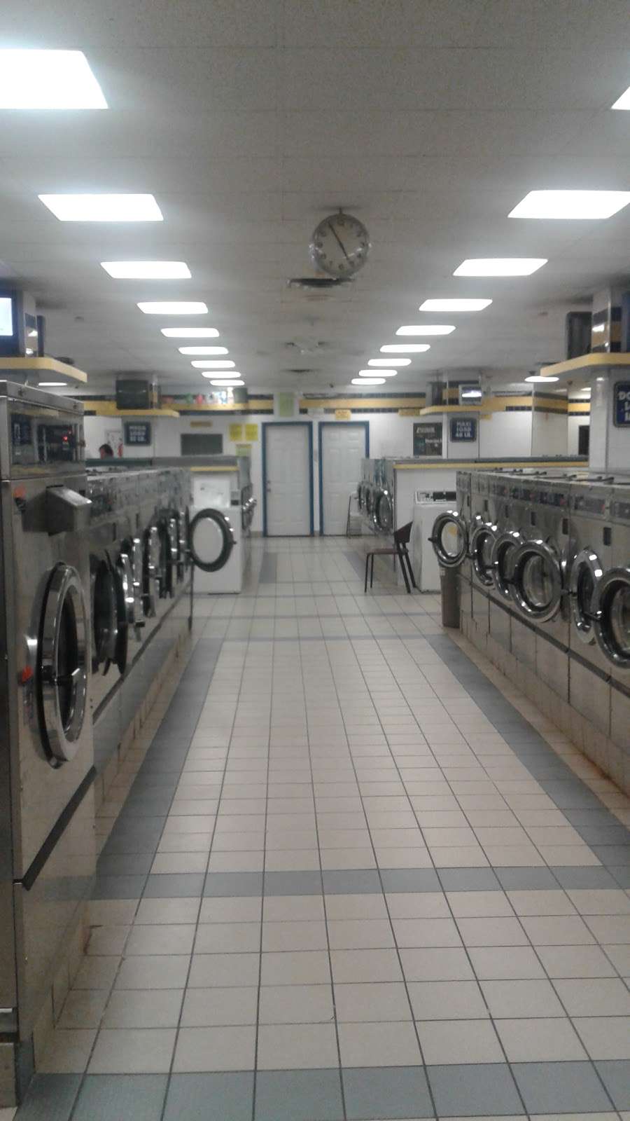 Laundry Magic 24 Hour Laundromat | 1819 Grand Ave, Waukegan, IL 60085, USA