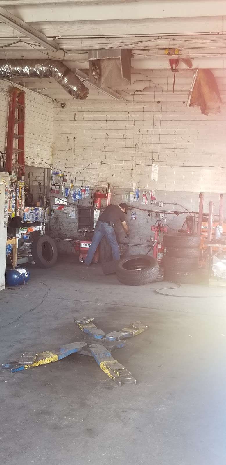 Los Perez Tire Shop | 598 E Chandler Blvd, Chandler, AZ 85225, USA | Phone: (480) 821-4440