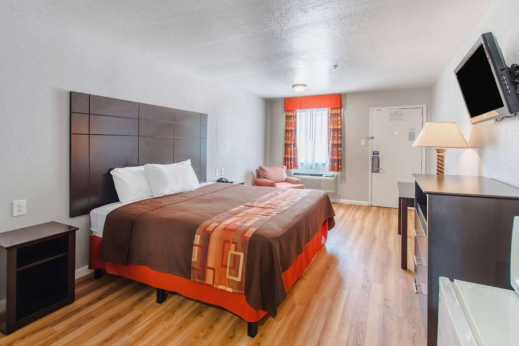 Motel 6 Dallas, TX | 1736 Fort Worth Ave, Dallas, TX 75208, USA | Phone: (214) 748-3939