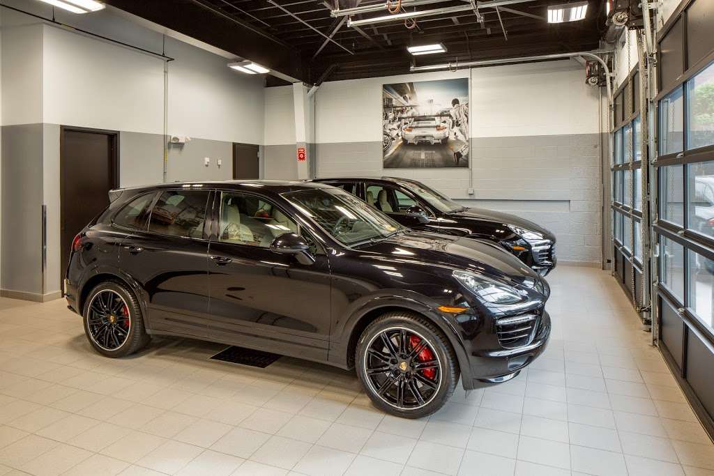 New Country Porsche of Greenwich | 241 West Putnam Avenue, Greenwich, CT 06830, USA | Phone: (203) 869-8900