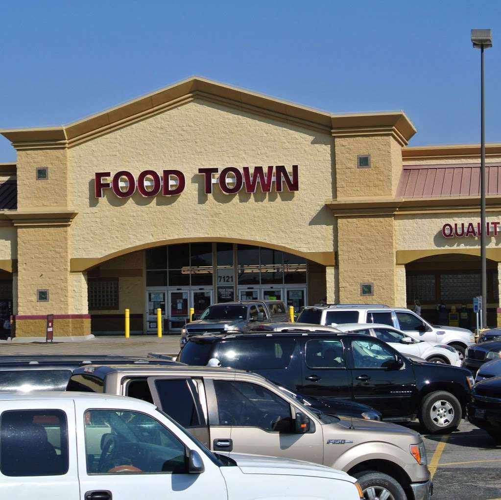 Food Town | 7121 Broadway St, Pearland, TX 77581, USA | Phone: (281) 997-3755