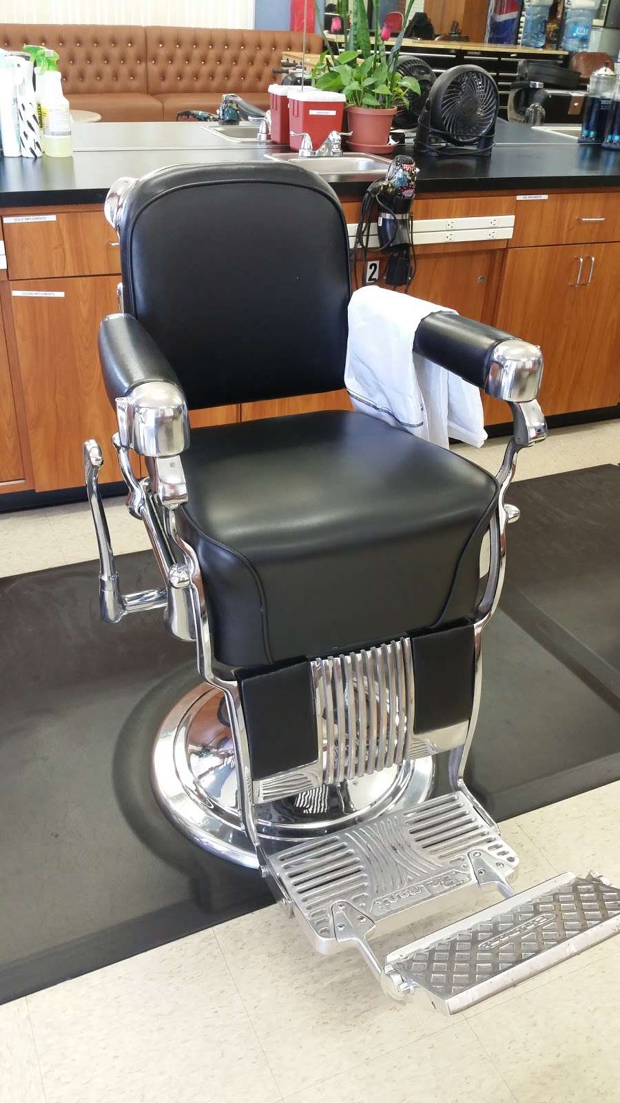 The Corner Barber Shop | 10635 Burbank Blvd, North Hollywood, CA 91601, USA | Phone: (818) 821-3741