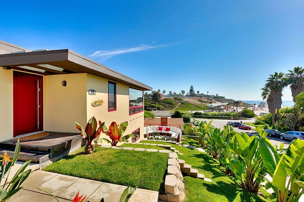 Moonlight Modern Vacation Rental | 3211, 225 4th St, Encinitas, CA 92024, USA | Phone: (858) 381-7713