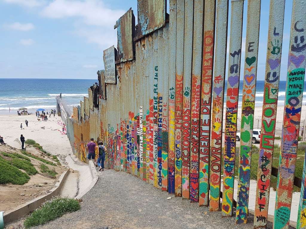 El Muro en la Playa, Tijuana | Faro, Monumental, Tijuana, B.C.