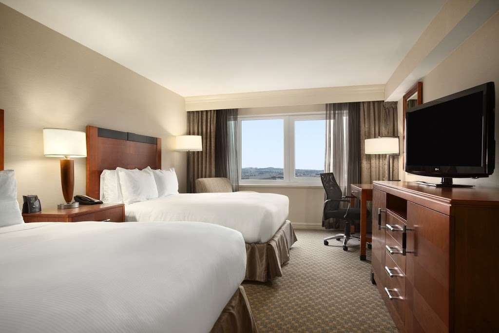 Hilton New York JFK Airport | 144-02 135th Ave, Jamaica, NY 11436, USA | Phone: (718) 659-0200