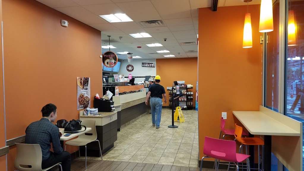 Dunkin Donuts | 500 Ave at Port Imperial, Weehawken, NJ 07086, USA | Phone: (201) 766-1432