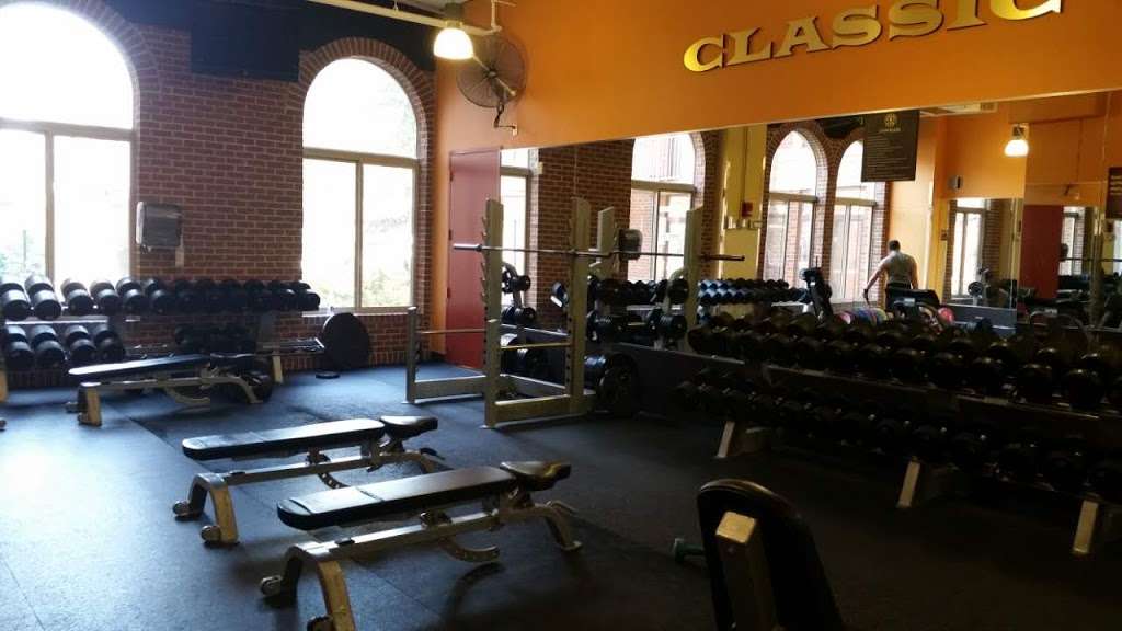 Golds Gym | 1220 N Fillmore St # 150, Arlington, VA 22201, USA | Phone: (703) 879-4200