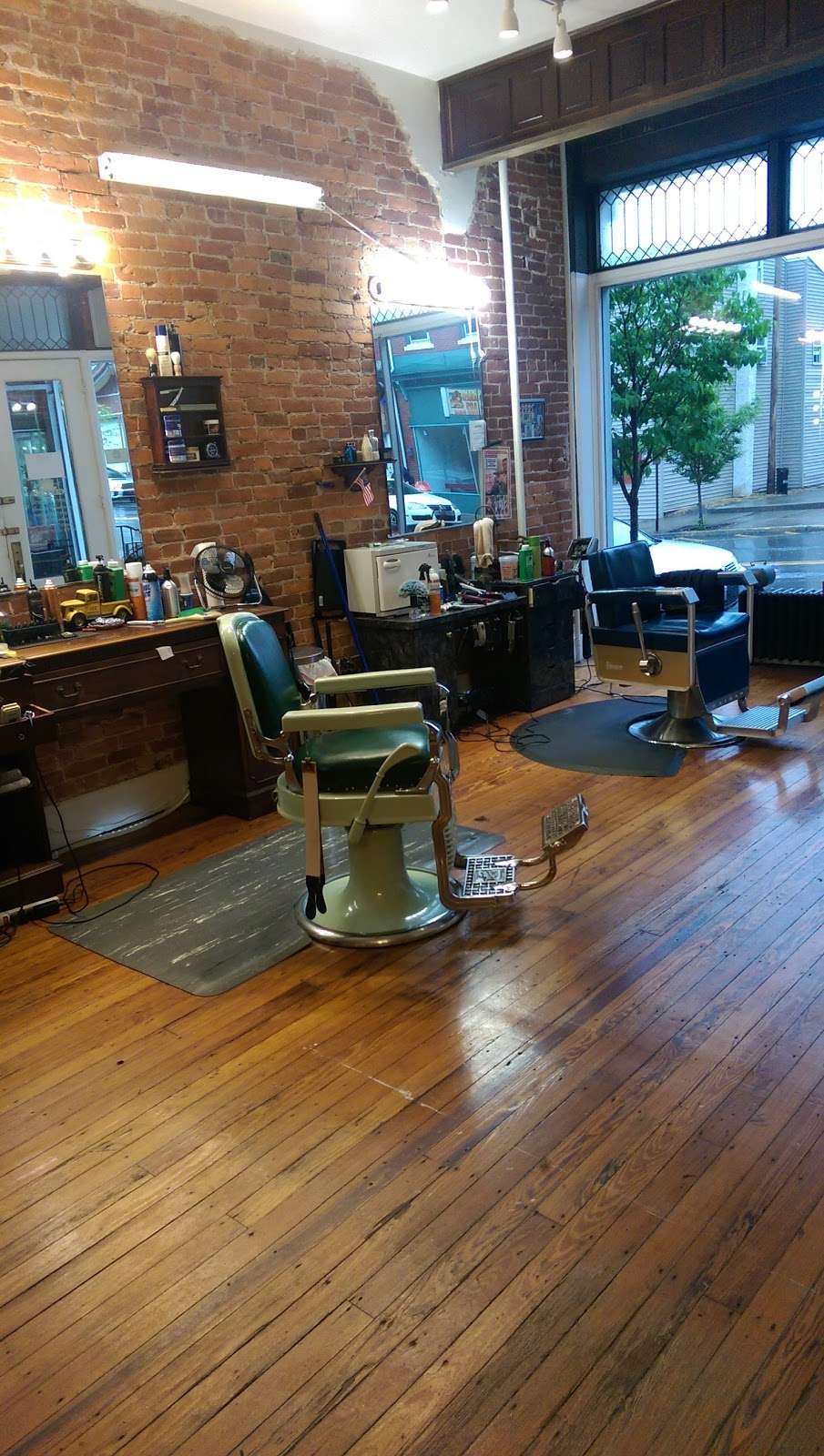 Masters Barber Shop LLc | 632 Main St, Slatington, PA 18080, USA | Phone: (484) 350-1774