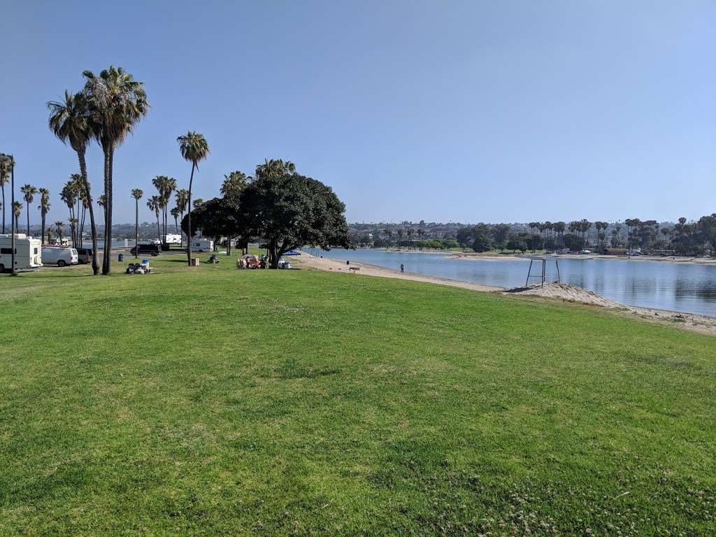 Mission Bay Park: Playa Pacifica | 2000 East Mission Bay Drive, San Diego, CA 92109, USA | Phone: (619) 235-1169