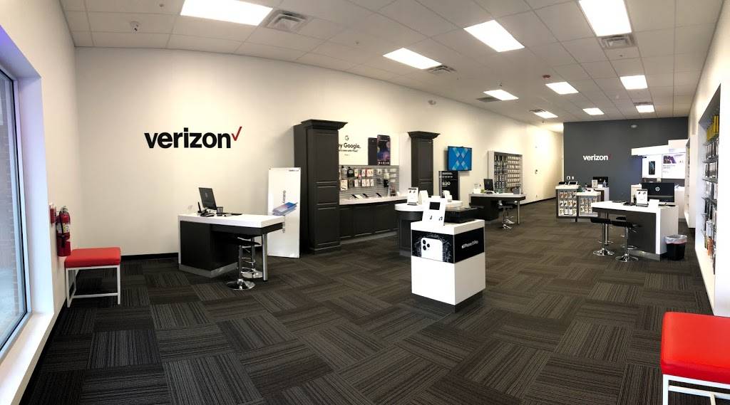 Verizon Authorized Retailer - Wireless Zone | 1416 Summit Ave, Oconomowoc, WI 53066, USA | Phone: (262) 443-2702