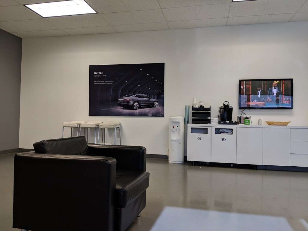 Tesla Service Center | 7 Aerial Way, Syosset, NY 11791, USA | Phone: (516) 864-0535