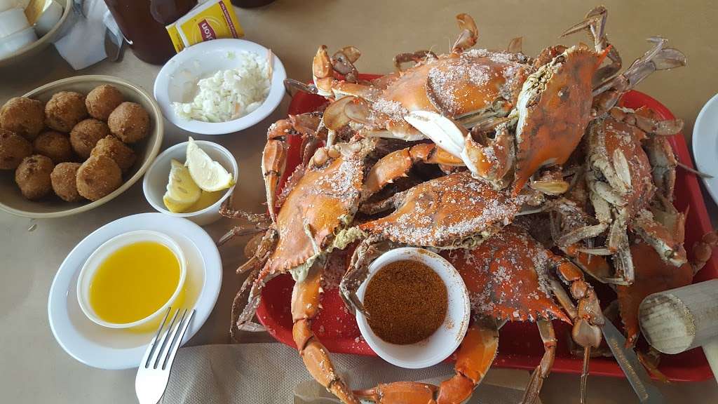 Captain John’s Crab House | 16215 Cobb Island Rd, Newburg, MD 20664, USA | Phone: (301) 259-2315